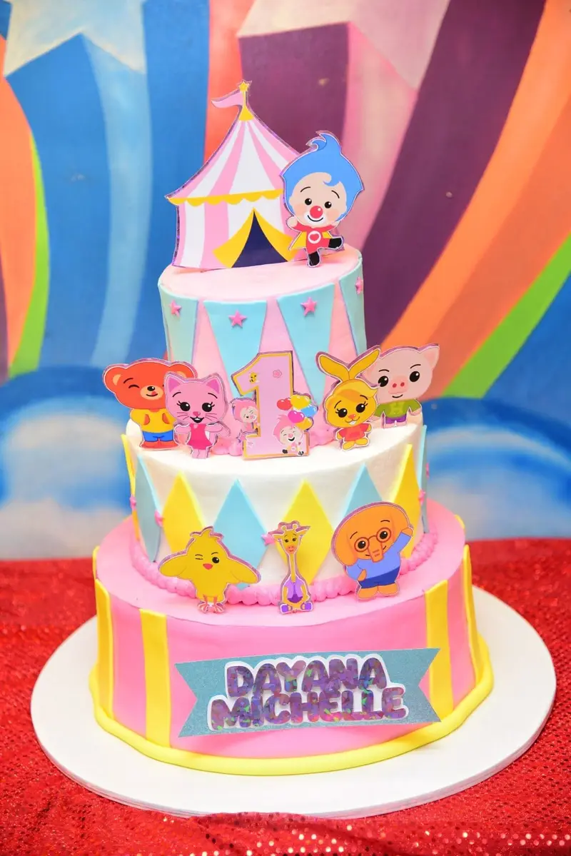 Pastel de Plim Plim de tres pisos
